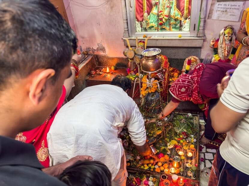 Devotees offering to Lord Shiva